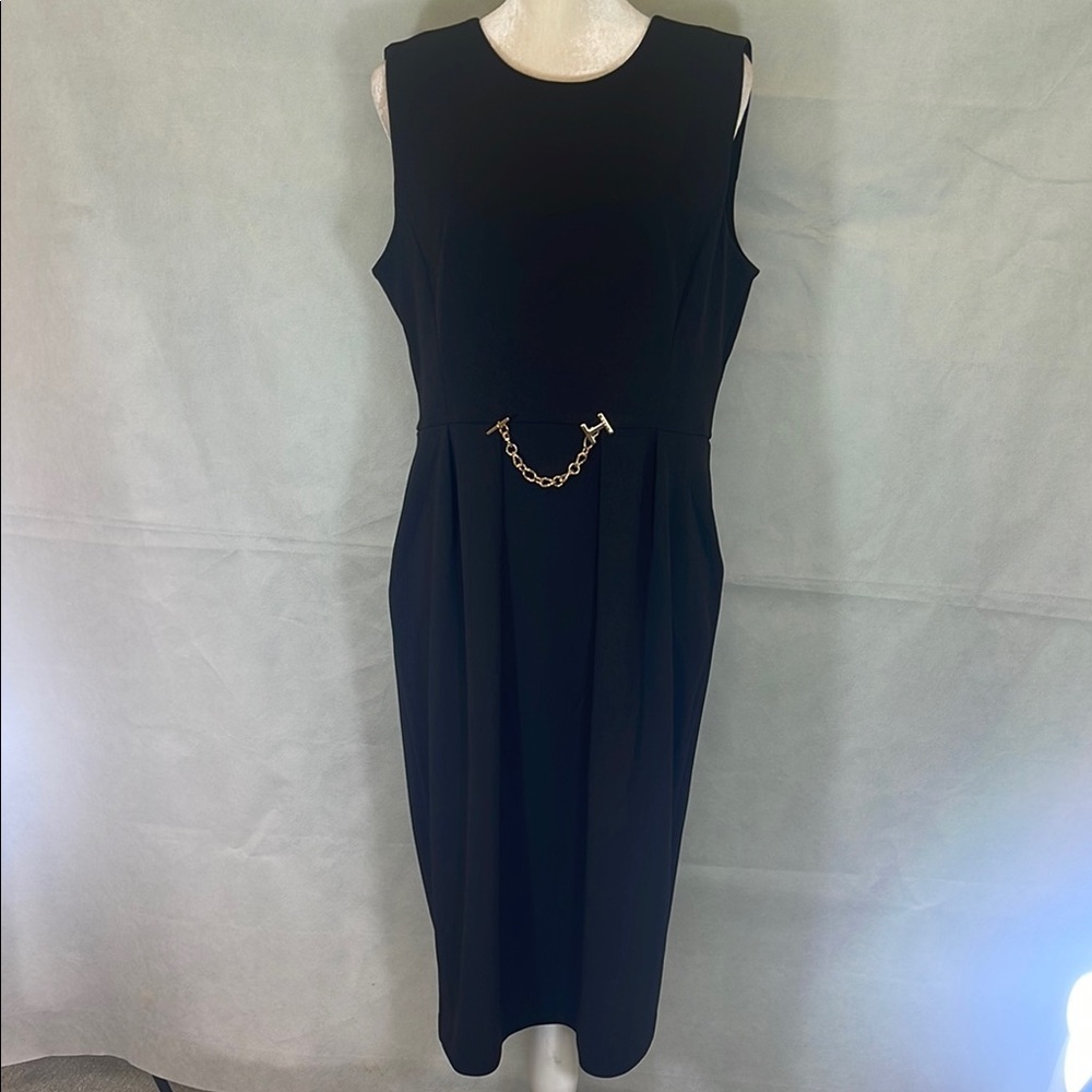 Elegant Black Sleeveless Dress with Gold Chain Detail - Picture 1 of 9